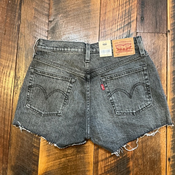 Levi’s 501 Original High Rise Cutoff Jean Shorts in Washed Black NWT Size 26 - Picture 3 of 9